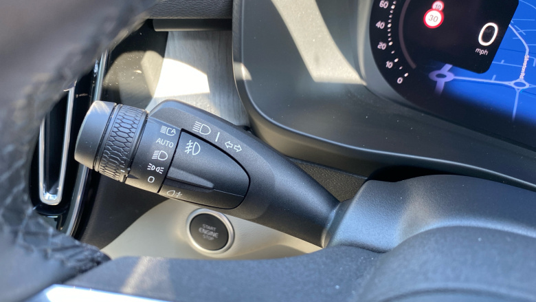 Volvo XC40 2.0 B4P Ultra Dark 5dr Auto Petrol Estate
